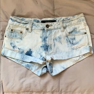 ✨BILLABONG bleach tie dye jean shorts